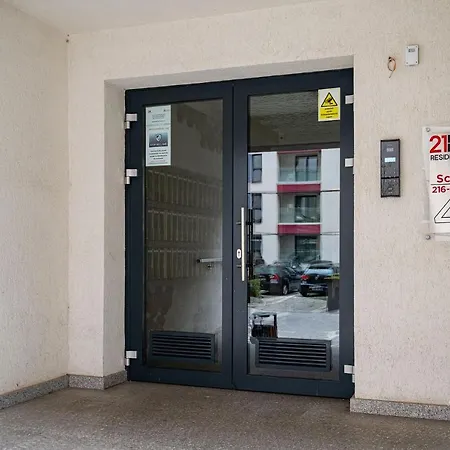 21 Private Parking