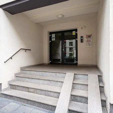 21 Private Parking