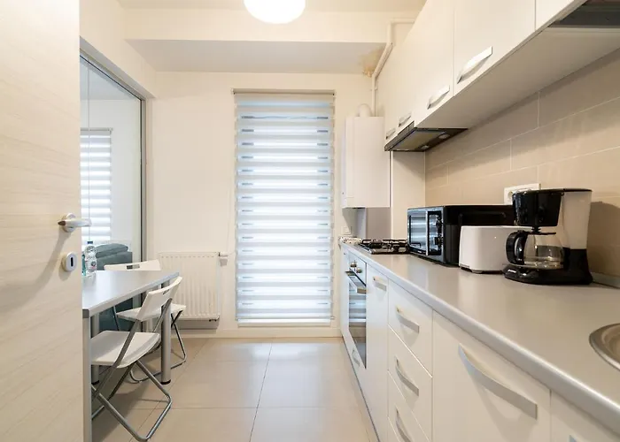 21 Apartment *